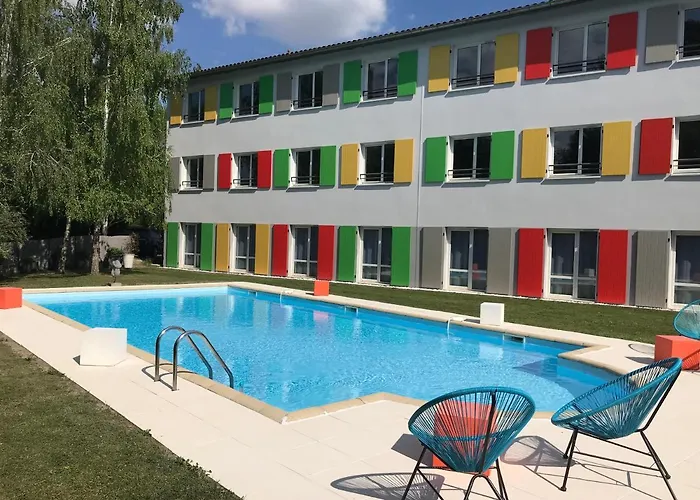 Hotel Full Colors