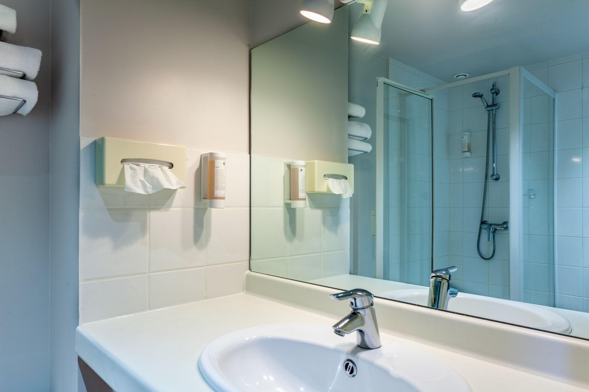 Hotel Full Colors 3*