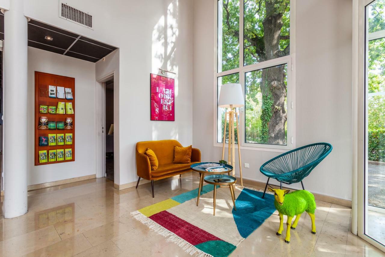 Hotel Full Colors