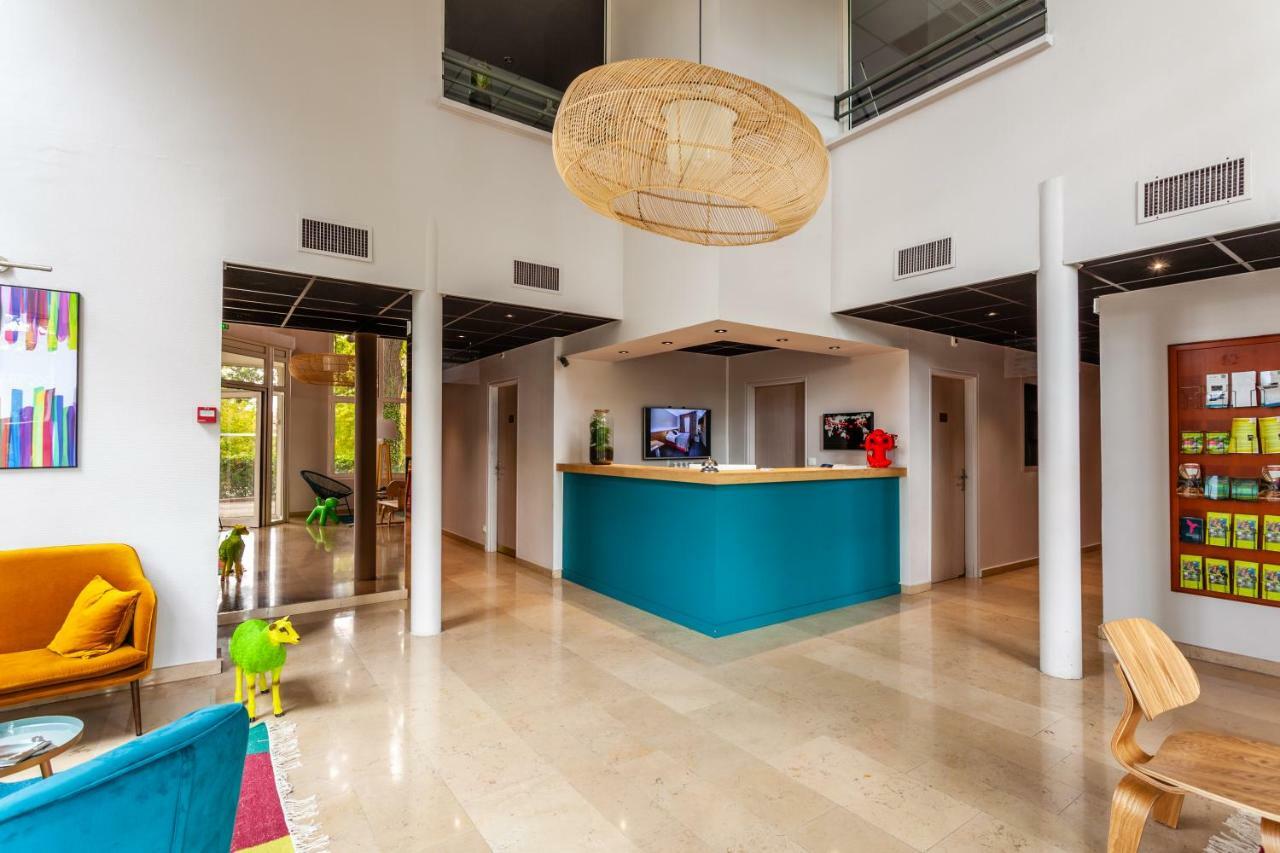 Hotel Full Colors